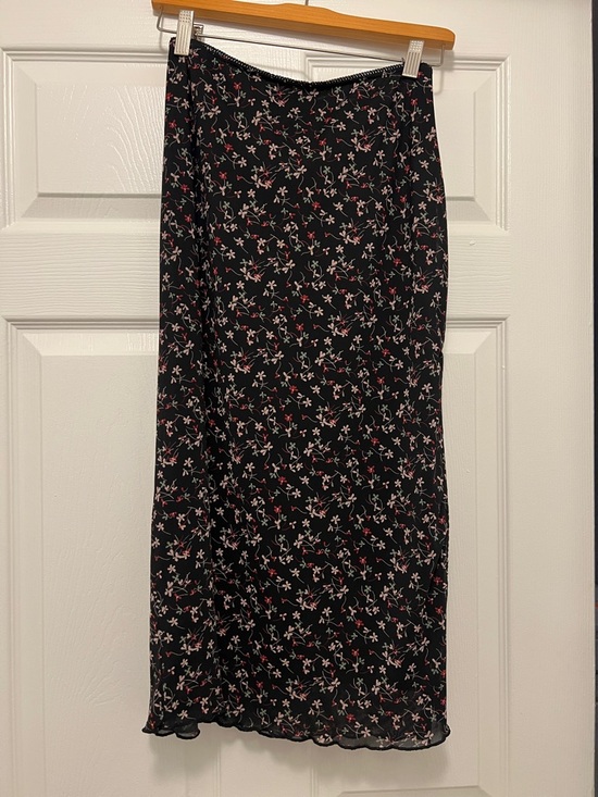 KIRIOUS LOS ANGELES Dresses & Skirts - Black Floral Midi Skirt with Slit